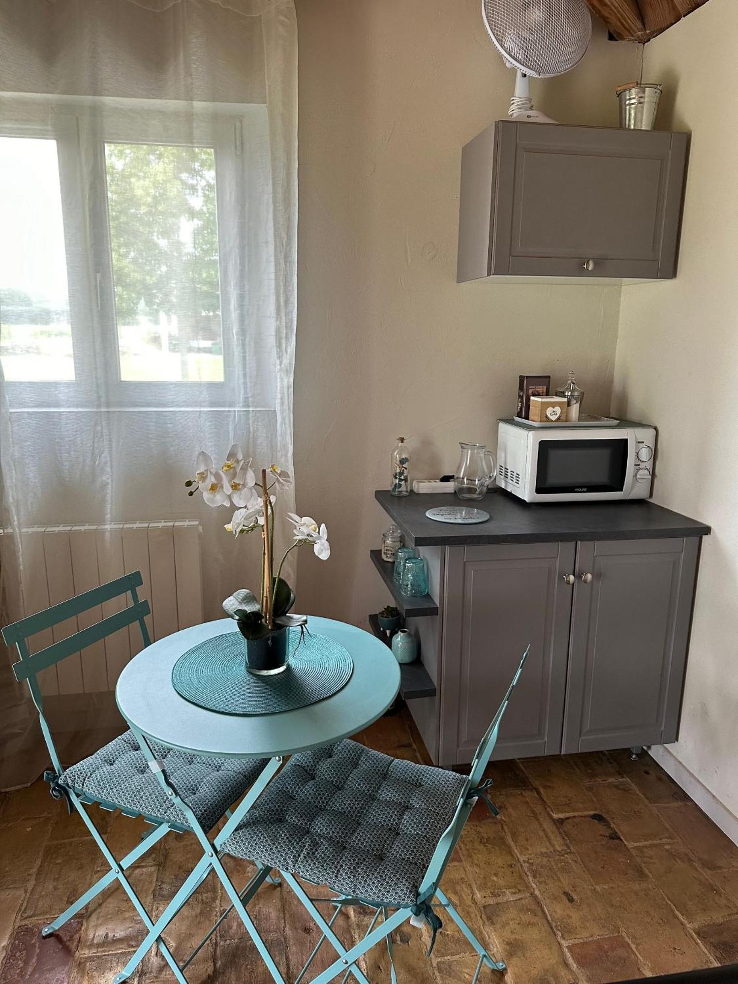 Maisonnette Independante Au Calme Dans Un Grand Jardin Châteauneuf-du-Rhône Esterno foto